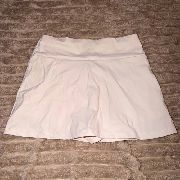 Musera Sport Women's White Mini Skort - Picture 2 of 4